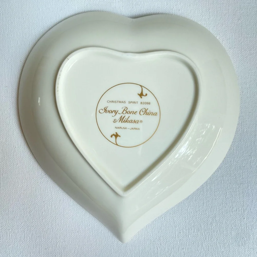 Mikasa Christmas Spirit Ivory Bone China Narumi Japan heart shaped trinket dish